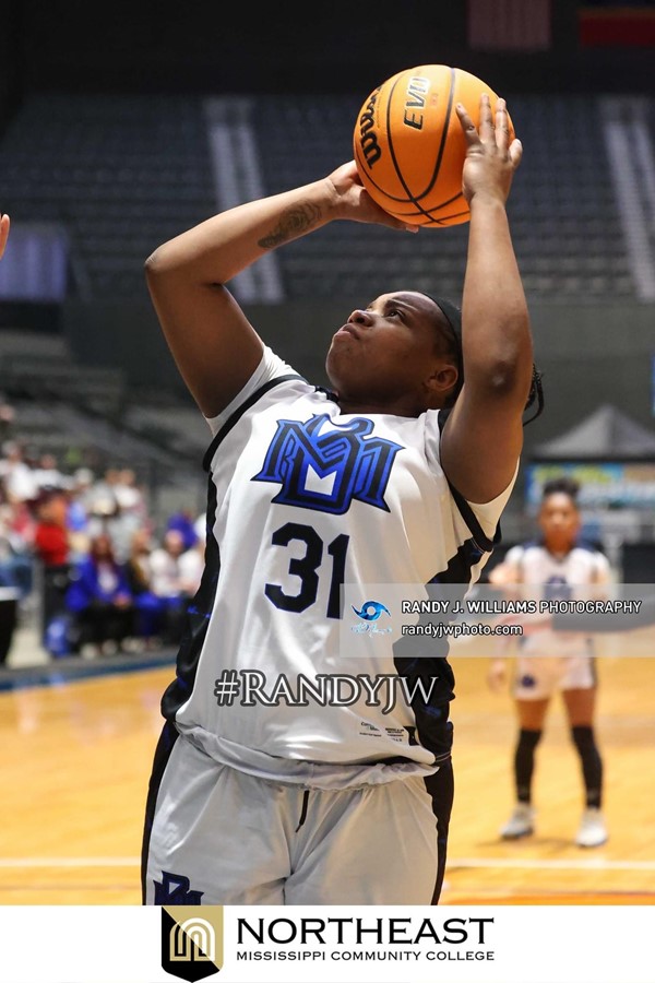 BeBe Lipsey putting up a shot in the State title game. 