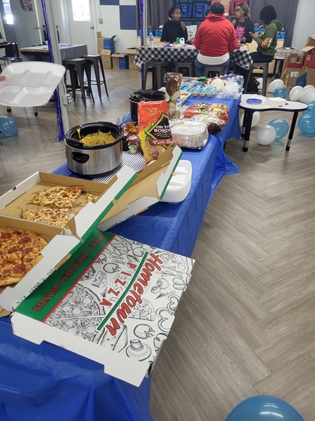 State Champion Luncheon
Teachers & Staff celebrated our champs today. We treated them to lasagna,  pizza, dips and chips, chicken tenders, and desserts. 